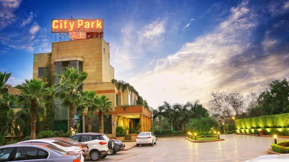 City Park Airport Gurgaon Extérieur photo